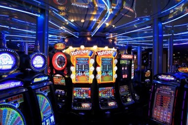 Caribbean Stud Poker table on abg99 showing dealer's hand, player's hand, and betting buttons